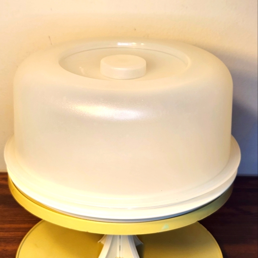 Vintage Tupperware 8" European Cake Saver Taker #1710 #1695